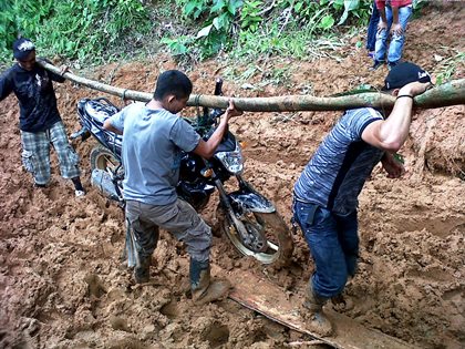 Vías terciarias en mal estado, muncipio de Cáceres, Antioquia.
