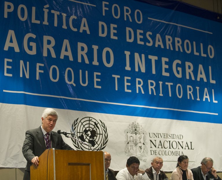 Foro de Política y Desarrollo Agrario realizado en Bogotá el 17 de diciembre de 2012. © AFP Eitan Abramovich