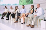 Javier Sabogal Mogollón, director de Bosques y Uso del Suelo de la Embajada de Reino Unido; Peter Siegenthaler, gerente del Banco Mundial para Colombia; Andrea Corzo Álvarez, directora técnica de Asuntos Ambientales, Sectorial y Urbana del Ministerio de Ambiente y Desarrollo Sostenible; José Manuel Acevedo, director de Noticias RCN, Claudia Vásquez Marazzani, directora The Nature Conservancy (TNC) para Colombia y Ecuador; y Manuel Gómez Vivas, coordinador del programa Ganadería Colombiana Sostenible de Fedegán. Foto: Fedegán Panel ambiental 39 Congreso Nacional de la Ganadería