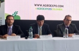 El director de Planeación y Desarrollo Sostenible de Fedepalma, Andrés García (der.), el presidente ejecutivo de Corferias, Andrés López (centro), y el ministro de Agricultura Andrés Valencia (izq.) durante la rueda de prensa de Agroexpo. Foto: CONtexto ganadero Ganadería, ganadería colombia, noticias ganaderas, noticias ganaderas colombia, CONtexto ganadero, Agroexpo, Agroexpo 2019, Agroexpo Bogotá, ferias, Ferias Ganaderas, feria agroexpo, Corferias, Eventos ganaderos, ministro Andrés Valencia, ministro Agricultura, presidente ejecutivo Corferias