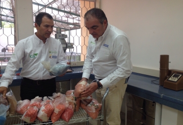 El MinAgricultura, Aurelio Iragorri Valencia, inaugurará el laboratorio, recientemente adecuado en su infraestructura y equipos. Foto: ICA. laboratorio semillas ica
