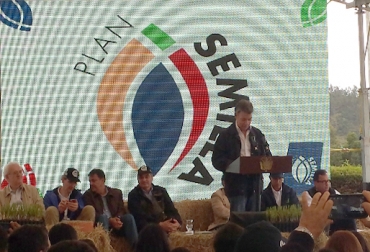 La presentación fue hecha por el presidente Santos, quien destacó la importancia de que los pequeños productores sean los más beneficiados con la iniciativa. Foto: CONtexto Ganadero. Plan Semilla