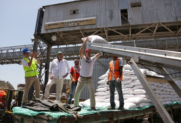 Al puerto de Santa Marta llegó el Buque ‘Albatross’ con el primer embarque de fertilizantes. Foto: MinAgricultura. fertilizantes colombia minagricultura rusia