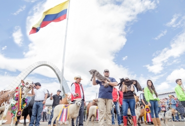 Campesinos, empresarios, expositores, productores y visitantes de Colombia y diversas partes del mundo, disfrutaron de 12 días de feria. Foto: Cortesía. agroexpo 2015