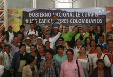 En el acto, el Ministro reconoció a la institucionalidad cafetera y destacó el trabajo conjunto con la Federación. Foto: MinAgricultura. fertilizantes cafe colombia
