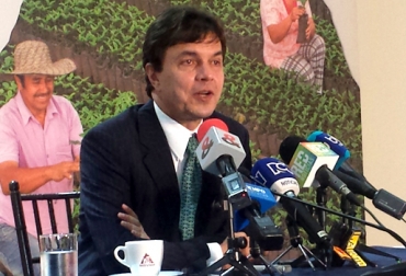 Durante el evento, el gremio dará a conocer una propuesta para establecer un Fondo de Estabilización de Precios. Foto: CONtexto ganadero. Roberto Vélez, Roberto Vélez Vallejo, gerente general de la Federación Nacional de Cafeteros de Colombia, Federacafé,