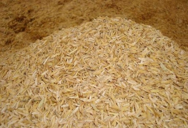 Este residuo de la producción arrocera está siendo aprovechado por varias industrias, entre ellas la ladrillera. Foto: blog.espol.edu.ec. usos de la cáscara de arroz