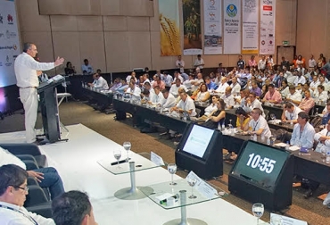 El funcionario les sugirió a los mandatarios locales que los recursos de la iniciativa serán usadas en equipos para el campo y tecnología. Foto: Minagricultura. Colombia Siembra, colombia siembra maquinaria, colombia siembra tecnología, Ministerio de Agricultura, promesas ministerio de agricultura, CONtexto ganadero, ganadería colombia, incumplimientos ministerio de agricultura