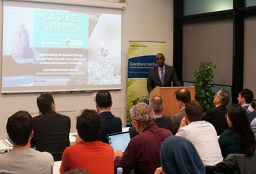 El ministro Murillo les presentó a estudiantes y académicos del Imperial College el panorama de Colombia en materia de GEI. Foto: Cortesía. MinAmbiente, ministerio de ambiente, ministro de ambiente, gases de efecto invernadero, cambio climático en colombia, acciones contra el cambio climático, ganadería colombia, noticias ganaderas colombia, contexto ganadero