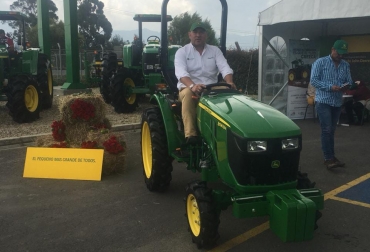Con las versiones 3036E y 3036EN, el tractor estará disponible en el mercado colombiano. Foto: CONtexto ganadero. Ganadería, ganadería colombia, noticias ganaderas, noticias ganaderas colombia, CONtexto ganadero, john deere, Casa Toro, casa toro colombia, john deere colombia, francisco barragán, john deere méxico, narrow, 3036E, 3036EN