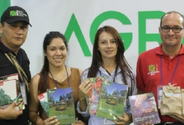 Equipo de investigadores de Agrosavía. Foto: agrosavia.com Colombia, Agrosavía, tecnologías para la región caribe colombiano, variedades de yuca industrial, Sorgo Forrajero, un híbrido de palma de aceite, naranja margarita y frijol, Ganadería, ganadería colombiana, noticias ganaderas, noticias ganaderas Colombia, CONtexto ganadero
