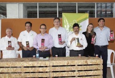 La intención es que los productores de Huila accedan directamente a grandes superficies como fue el caso del Grupo Éxito. Foto: Gobernación del Huila. Ganadería, ganadería colombia, noticias ganaderas, noticias ganaderas colombia, CONtexto ganadero, Rueda de Negocio Campesino, Carlos Julio González Villa, Oficina de Productividad y Competitividad de la Gobernación del Huila, Alcaldía de Neiva, Fundación Social Utrahuilca, Ministro de Agricultura, Andrés Valencia Pinzón, Carlos Mario Diez, presidente grupo éxito, alcalde de Neiva, Rodrigo Lara Sánchez, representante a la Cámara Álvaro Hernán Prada, Gobernación de Huila, agricultores huila