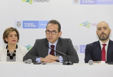 El ministro de Agricultura Andrés Valencia presentó la propuesta en un foro que se realizó en la Federación Nacional de Cafeteros. Foto: @AndrsValencia9 estrategia 360 Grados, estrategia 360 Ministerio de Agricultura, cobertura de riesgos en el sector agropecuario, Agricultura por contrato, cosecha venda a la fija, venta de productos agrícolas, Campesinos de Colombia, productores agrícolas de Colombia, estrategia ministerio de agricultura 2019, estrategia ministerio de agricultura Andrés valencia, créditos para sector agropecuario, seguros sector agropecuario, comercialización sector agropecuario, sector agrícola, CONtexto ganadero, ganaderos colombia, noti