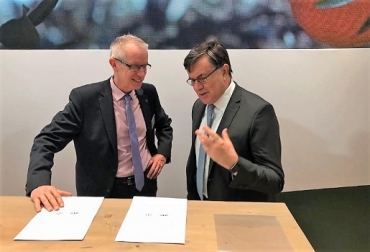 Mathias Kremer, head de Crop Science para Países Andinos, Centroamérica y el Caribe en Bayer, junto Manuel Otero, Director General del IICA. Foto: IICA IICA, Bayer, acuerdo de cooperación Bayer-IICA, agro, Bayer y el IICA promoverá la seguridad alimentaria y el desarrollo sustentable del agro, Conteto ganadero, nticias ganaderas, agro