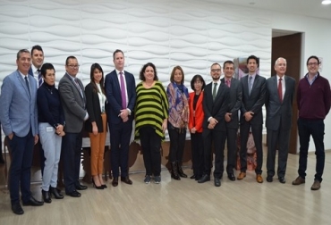 Los productores y empresas exportadoras en el marco del documento y del Plan de Trabajo, tienen una serie de requisitos que deben cumplir ante el ICA para avanzar en el aprovechamiento de los mercados internacionales de las flores colombianas. En la Foto. Asistentes a la reunión. ICA Colombia, flores, Australia, exportación de flores colombiana a Australia, Comisión técnica de Austria visita a Colombia, presencia de insectos en cargamentos de flores colombianas enviados a Australia, CONtexto ganadero, Noticias ganaderas colombiana, flores