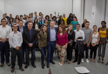 El programa es cofinanciado por la Gobernación de Risaralda y aportes provenientes de excedentes de algunas cooperativas del país. Foto: UTP. Ganadería, ganadería colombia, noticias ganaderas, noticias ganaderas colombia, CONtexto ganadero, Universidad Tecnológica de Pereira, Tecnología en Producción Forestal, Facultad de Ciencias Agrarias y Agroindustria de la Universidad Tecnológica de Pereira, rector de la UTP, Luis Fernando Gaviria Trujillo, gobernador de Risaralda, Sigifredo Salazar, Juan Diego Marín, director de la Tecnología en Producción Forestal, producción forestal, uso del suelo,