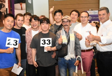 En el evento participaron compradores asiáticos y colombianos. Foto: Gobernación del Quindío. ganadería, ganadería colombia, noticias ganaderas, noticias ganaderas colombia, contexto ganadero, ExpoEje Café 2019, quinta Subasta de Cafés Especiales del Quindío, Gobernación del Quindío, el Comité Departamental de Cafeteros del Quindío, la Cámara de Comercio, Sena, Cooperativa de Caficultores del Quindío, Carlos Eduardo Osorio Buriticá, gobernador del quindío,
