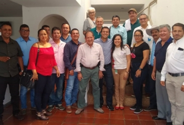 En el Meta se viene trabajando con asociaciones ganaderas en producción, manejo de pastos y cultivos forrajeros. Foto: Agrosavia Agrosavia, Minagricultura, transferencia, Tecnología, Silos, ensilajes, asociaciones, fedegan, Genética, Forrajes, suplementación, caña, sorgo, soya, Ganadería, ganadería colombia, noticiasanaderas colombia, y contexto ganadero.