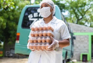 Las entregas han beneficiado a más de 400 aprendices. Foto: SENA. Ganadería, ganadería colombia, noticias ganaderas, noticias ganaderas colombia, CONtexto ganadero, Sena, Servicio Nacional de Aprendizaje, granjas sena, aprendices sena, entrega comida aprendices sena, sena colombia, ayudas aprendices sena, sena covid-19, aprendices sena covid-19