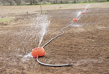 Diversas alternativas para acceder al riego ofrece el gobierno para la economía campesina haciendo uso de diversos elementos. Foto: indap.gob.cl riego, agua, agricultura familiar, pequeños productores, economía campesina, plan de riego y drenaje, producción agropecuaria, ganadería, ganadería colombia, noticias ganaderas colombia, contexto ganadero