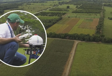 Con el empleo de tecnología de punta, Agrosavia viene trabajando la agricultura de precisión en el centro de investigación La Libertad para poder luego hacer transferencia a los productores de la zona. Foto: Captura de pantalla del video youtube.com/watch?v=ITfwUuVEl1c del canal de youtube TvAgro Centro de Investigación, La Libertad, Agrosavia, Meta, agricultura de precisión, tecnología de punta, información, toma de decisiones, cultivos transitorios, cultivos permanentes. hexacóptero, Universidad de San Buenaventura, investigación, sensor, cámara multiespectral, sistema de posicionamiento, computador, calibración radiométrica, imágenes, software, plan de vuelo, Ganadería, ganadería colombia, noticias ganaderas colombia, CONtexto ganadero