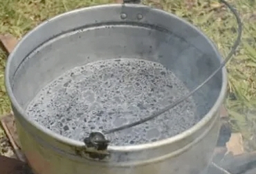 Prepare el caldo de ceniza en su finca con solo tres ingredientes: jabón, cenizas y agua. Foto: Prepare el caldo de ceniza en su finca