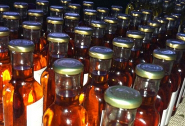 El aceite rojo de palma contiene más vitamina A y E que el tomate y la zanahoria, afirmó un experto. Foto: @SAColombia. Aceite rojo de palma