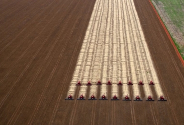 Maquinaria agrícola trabaja un campo de soja, el 27 de marzo de Campo Novo de Parecis (Mato Grosso, Brasil). © AFP yasuyoshi chiba Maquinaria agrícola trabaja un campo de soja, el 27 de marzo de Campo Novo de Parecis (Mato Grosso, Brasil). © AFP yasuyoshi chiba