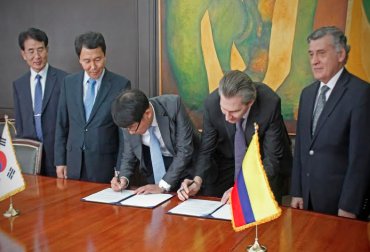 Corpoica en acuerdo de entendimiento con el Instituto Nacional de Ciencia Hortofrutícola de Corea del Sur. Foto: Corpoica. corea colombia frutas