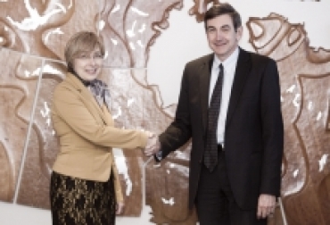 Eugenia Serova, directora de la División de Infraestructura Rural y Agroindustrias de la FAO durante la firma del convenio con la FIDA. Foto: Prensa FAO. Fao préstamos para pequeños productores.