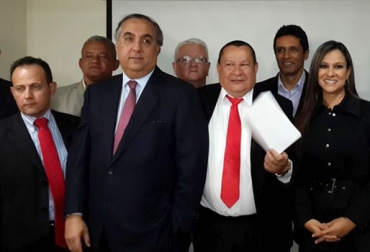 Pequeños y medianos mineros deben volver a su lugar de trabajo. Foto: @Maritza_Senado. Gobierno y mineros le dan fin al paro - Colombia.