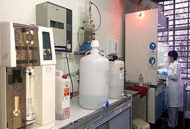 Este Centro quiere darle a los estudiantes la posibilidad de apoyar sus investigaciones y al mismo tiempo originar avances científicos para el sector agrícola, hídrico y alimenticio. Foto: Agencia UNal. Laboratorio de suelos en Palmira, Valle