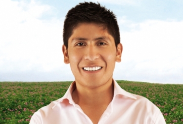 “Invito a todos a comer más papa y que nos unamos por nuestros campesinos”, dijo el ciclista colombiano. Foto: serbuenapapa.com Nairo Quintana
