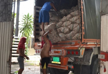La Gobernación de Caquetá entregó 210 toneladas de papa a damnificados por el invierno de 6 municipios. Foto: Gobernación. Gobierno compra papa