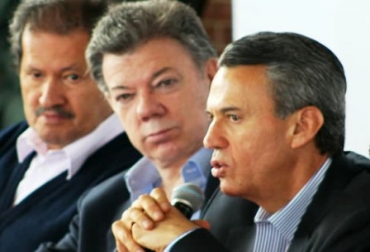Vicepresidente de la República, Angelino Garzón; presidente de la República, Juan Manuel Santos, y ministro de Agricultura, Rubén Dario Lizarralde. Foto: MinAgricultura. Gran Pacto Agrario.