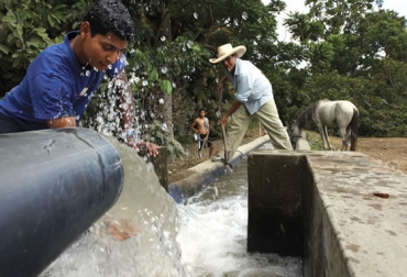 Los gobiernos deben desarrollar políticas públicas para evitar que la población mundial muera de sed en menos de 20 años. Foto: Gobernación de Putumayo. Manejo de recursos hídricos en el planeta