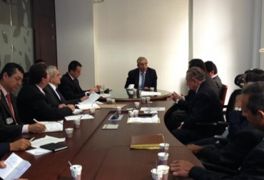 El Madr dio una partida económica de $32 mil millones para incentivar la comercialización de cacao. Foto: MinAgricultura. Reunión Madr y Fedecacao