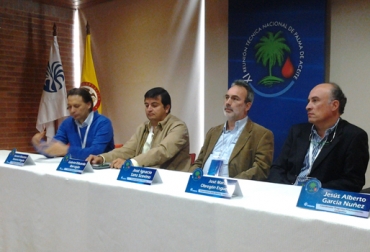 Según Cenipalma con la palma de aceite se captura CO2 para producir fertilizantes. Foto: CONtexto ganadero. Rueda prensa Cenipalma