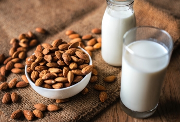 La leche y sus derivados, desde el yogur hasta la mantequilla, son alimentos llenos de nutrientes que los sustitutos vegetales no pueden igualar. Foto: transformer.blogs.quo.es