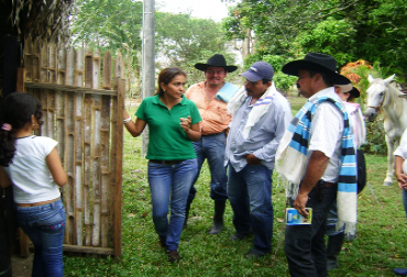 Paola Perilla, ganadera certificada por el ICA en 'Buenas Prácticas Ganaderas'. Foto: Diego Beltrán, veterinario de Fedegán. Buenas Prácticas Ganaderas, Casanare