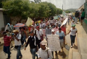 Los productores marcharon desde sus veredas hasta el centro de Carmen de Bolívar. Foto: @floratris. Campesinos en Bolívar marchan por incumplimientos del Gobierno Nacional