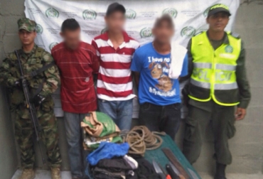 De izquierda a derecha, Amell Hugues, José Mejía y Ever López, 3 de los 5 capturados. Foto: Policía Nacional. abigeato en sucre colombia