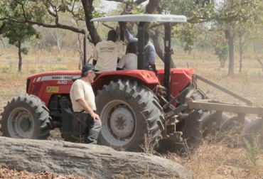 Los participantes en el curso aprenderán a reparar el tractor y para qué sirve cada una de las herramientas de la maquinaria. Foto: foboure.files.wordpress.com cursos para tractoristas