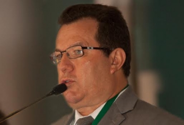 Rui Da Silva en medio de su charla 'Experiencia de mejoramiento genético en Brasil'. Foto: Fedegán. Rui Da Silva, mejoramiento genético, Brasil, Colombia,