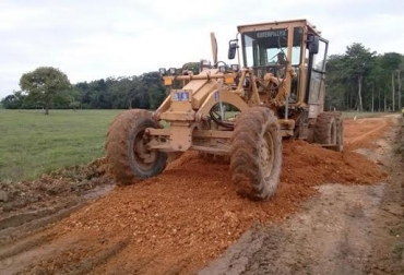 En Caquetá se adelantan trabajos de mejoramiento vial en diferentes municipios de la región. Foto: Gobernación de Caquetá. Vías terciarias, mejoramiento vial, sector rural, sector urbano, Gobernación, Caquetá.