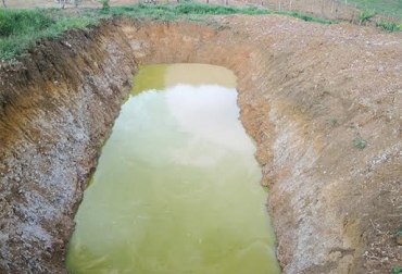 La mayoría de los pozos de los productores están secos, por lo que el panorama es complicado con el pasar de los días. Foto: resander.com Sequía en Santander