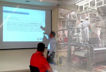 Representantes del sector pecuario en Tolima sostuvieron una reunión con funcionarios del Invima para analizar la situación de las plantas de beneficio. Foto: Comité de Ganaderos del Tolima. Tolima, Ibagué, Comité de Ganaderos del Tolima, Invima, Instituto Nacional de Vigilancia de Medicamentos y Alimentos, Fondo Ganadero del Tolima, Cortolima, Asoporcicultores, Fenavi, ilegalidad, corrupción, contrabando de ganado, abigeato, plantas de sacrificio, plantas de beneficio, alcaldes de Tolima, GURI, Grupo de Unidad de Reacción Inmediata, .contexto ganadero