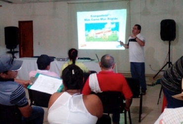 La charla sobre el estradiol estuvo dirigida a los ganaderos de Asoregan de Puerto Boyacá. Foto: William Buelvas. Boyacá, Puerto Boyacá, hormonas de crecimiento, hormonas vacas, cero residuos en carne, animales de engorde, estrógenos, animales para sacrificio, índices de producción, aumento de peso, Asociación Regional de Ganaderos de Puerto Boyacá, Asoregan, contexto ganadero