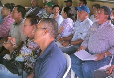 30 ganaderos del municipio de Santa Helena del Opón le apuestan al tema de la inocuidad. Foto: Fedegán. leche, calidad, inocuidad, BPG, ordeño, ganaderos, capacitación, taller, FNG, Santander