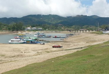 En diferentes regiones de Antioquia se reportan disminuciones de la producción de leche entre un 30 % y 40 %. Foto: noticiasorienteantioqueno.wordpress.co. Verano en Antioquia, disminución en producción láctea en Antioquia, sector ganaderode Antioquia, reducción de lluvias en Antioquia